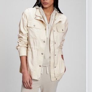 Gap Ecru Mid-Length Canvas Utility Jacket
Classic and versatile, Size XXL cozy